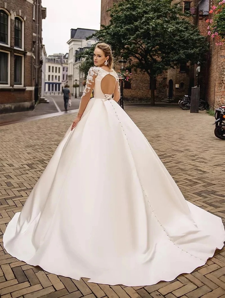 Simple Satin Bridal Dresses Sexy Backless Round Neck Princess Wedding Gowns A-Line Lace Applique Long Sleeve Formal Customized