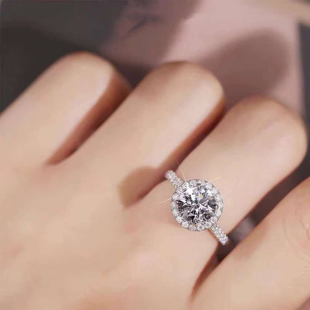 Light Jewelry Moissanite Engagement Ring for Women with Big Diamond Ruby 925 Silver Rings for Wholesale