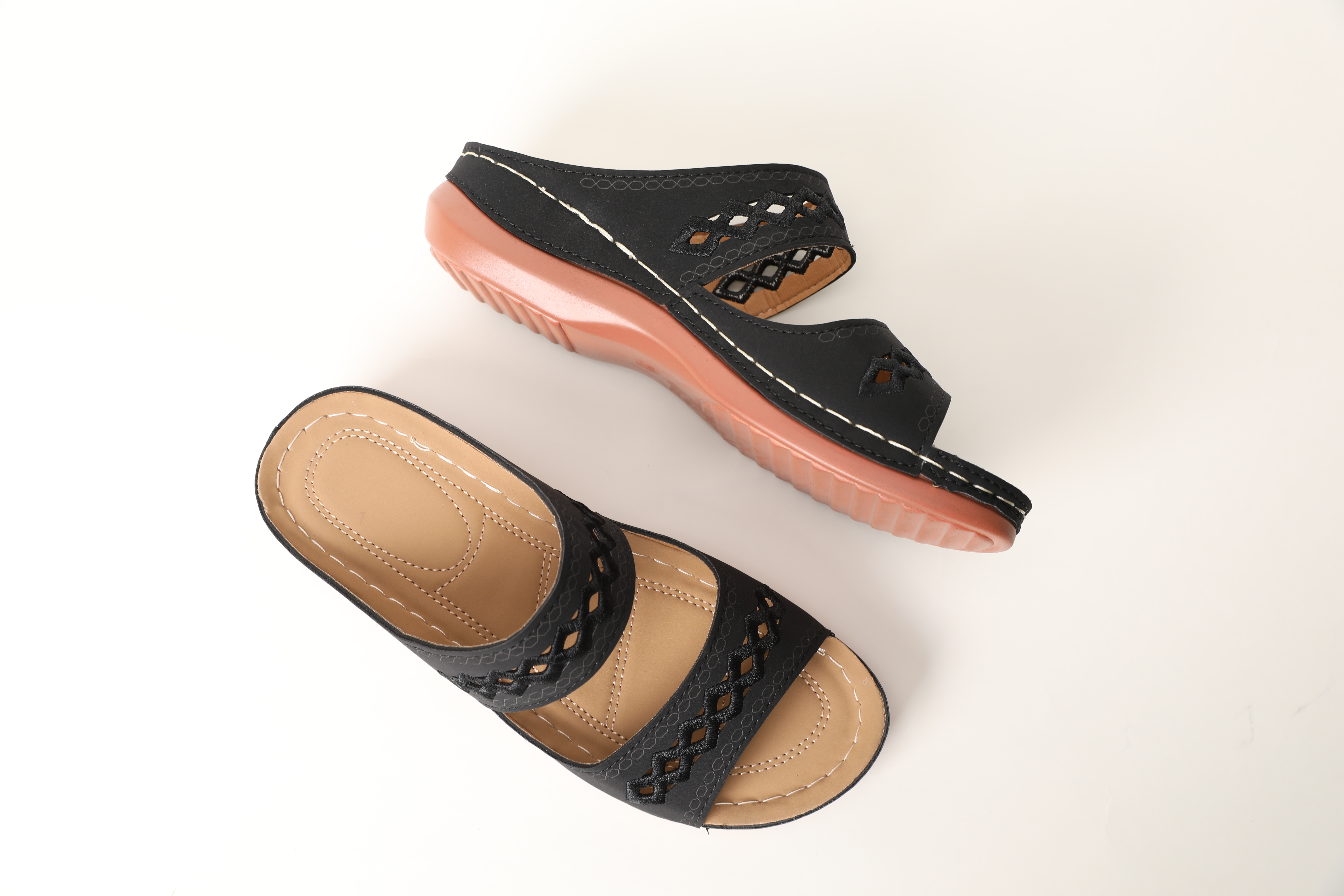 208-Women's stylish and comfortable slippers with beautiful embroidery are suitable for casual wear for everyday wear and summer vacations