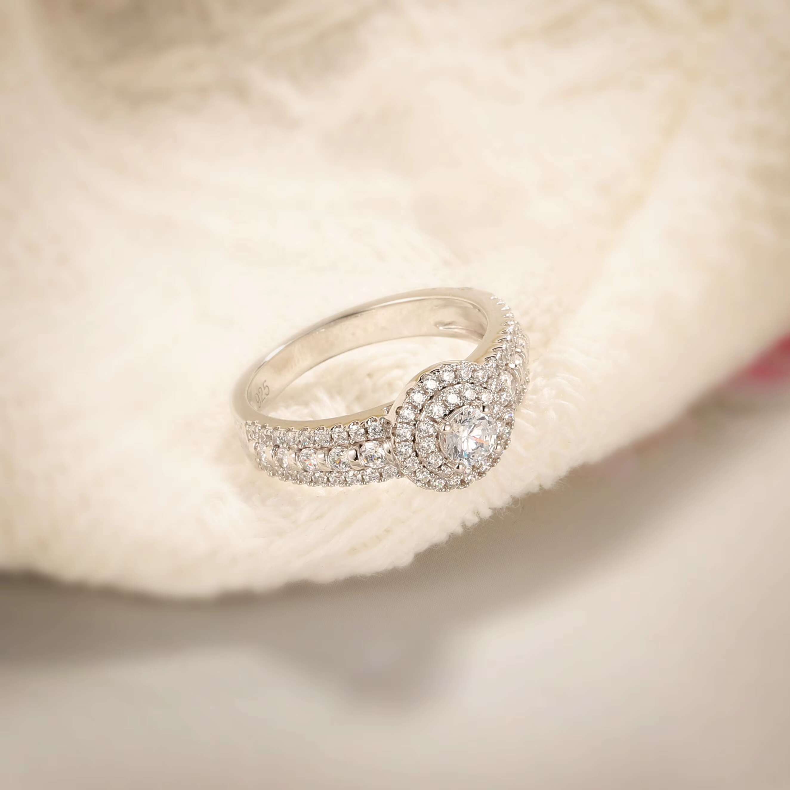High Quality Big Cubic Zircon Lady Ring for Wedding Trendy Womens Round Cut 925 Silver Moissanite Engagement Rings for Women