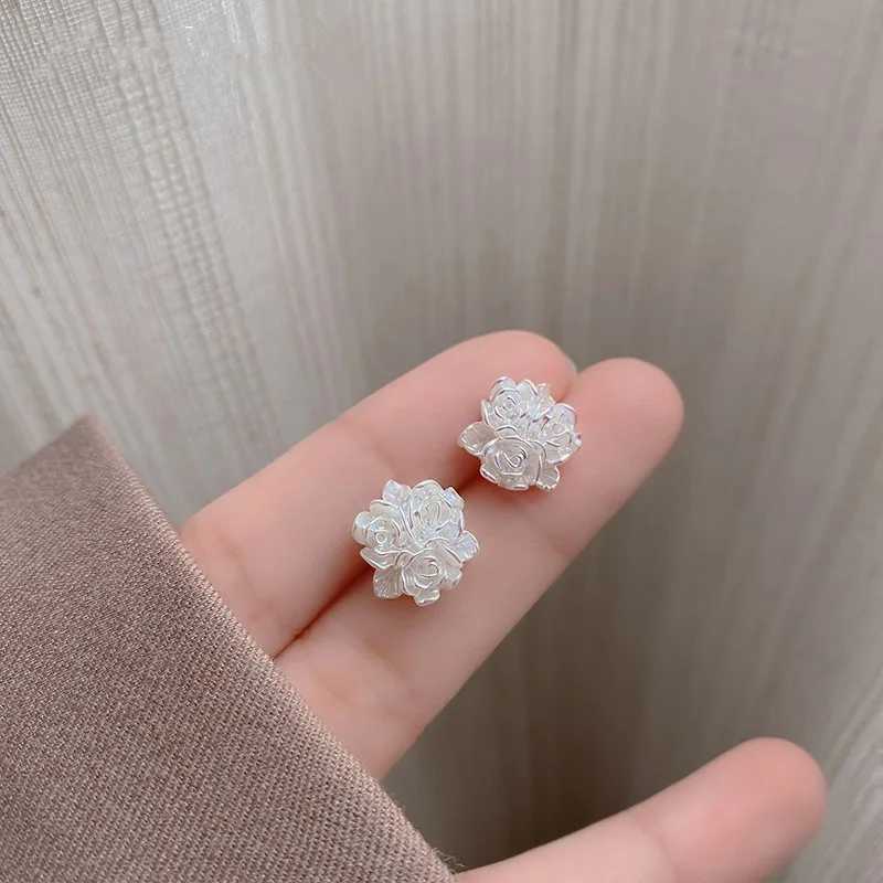 White Flower Stud Earring for Women Simple Korean Design Sweet Camellia Special Ear Jewelry Wedding Best Friend Christmas Gift XJ250623