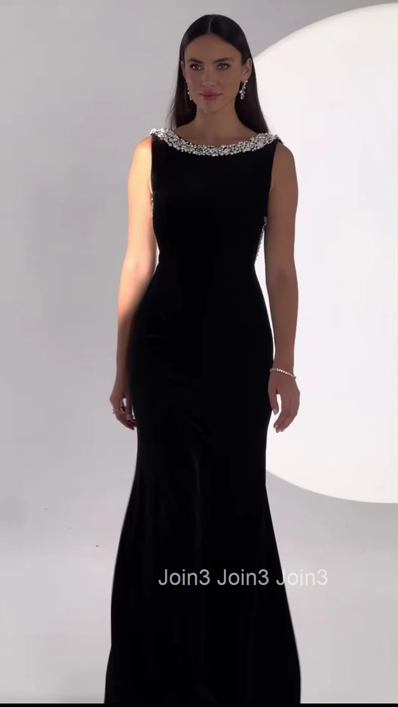 Luxurious Black Evening Gown with Crystal Beaded Neckline Floor-Length Formal Dress for Gala Wedding Red Carpet Events