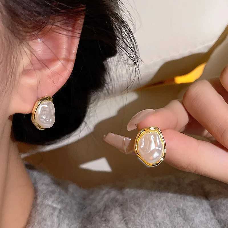 2024 Simple Geometry Imitation Pearl Clip-on Earrings for Women Golden Color Korean Fashion Small Earrings Elegant Jewelry Gift XJ250623
