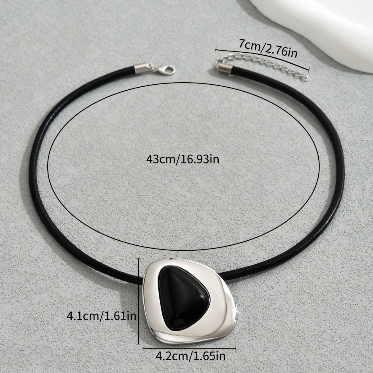 Minimalist Women's Necklace Inlaid Electroplated Design Long Clavicle Chain