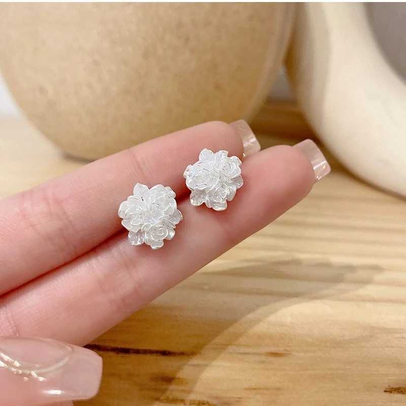 White Flower Stud Earring for Women Simple Korean Design Sweet Camellia Special Ear Jewelry Wedding Best Friend Christmas Gift XJ250623