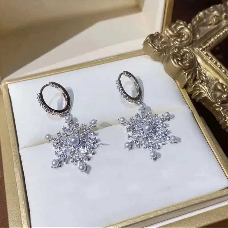 Temperament Pearl Snowflake Drop Earrings for Women Shiny Rhinestone Snow Flower Earring Party Jewelry Holiday New Year GiftsXJ250623