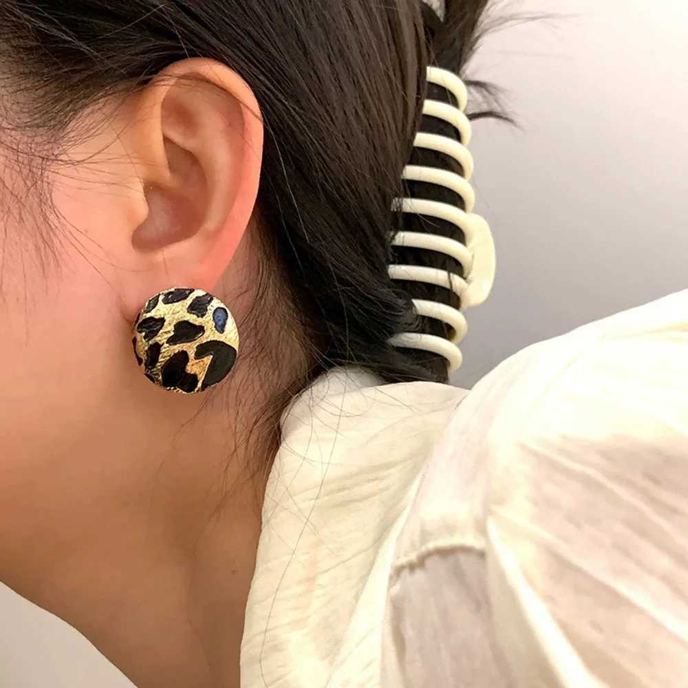 Fashion Bohemian Leopard Pattern Heart Stud Earring Mascot Ornaments For Women Valentines Accessories Gift Wholesale E0273 XJ250623