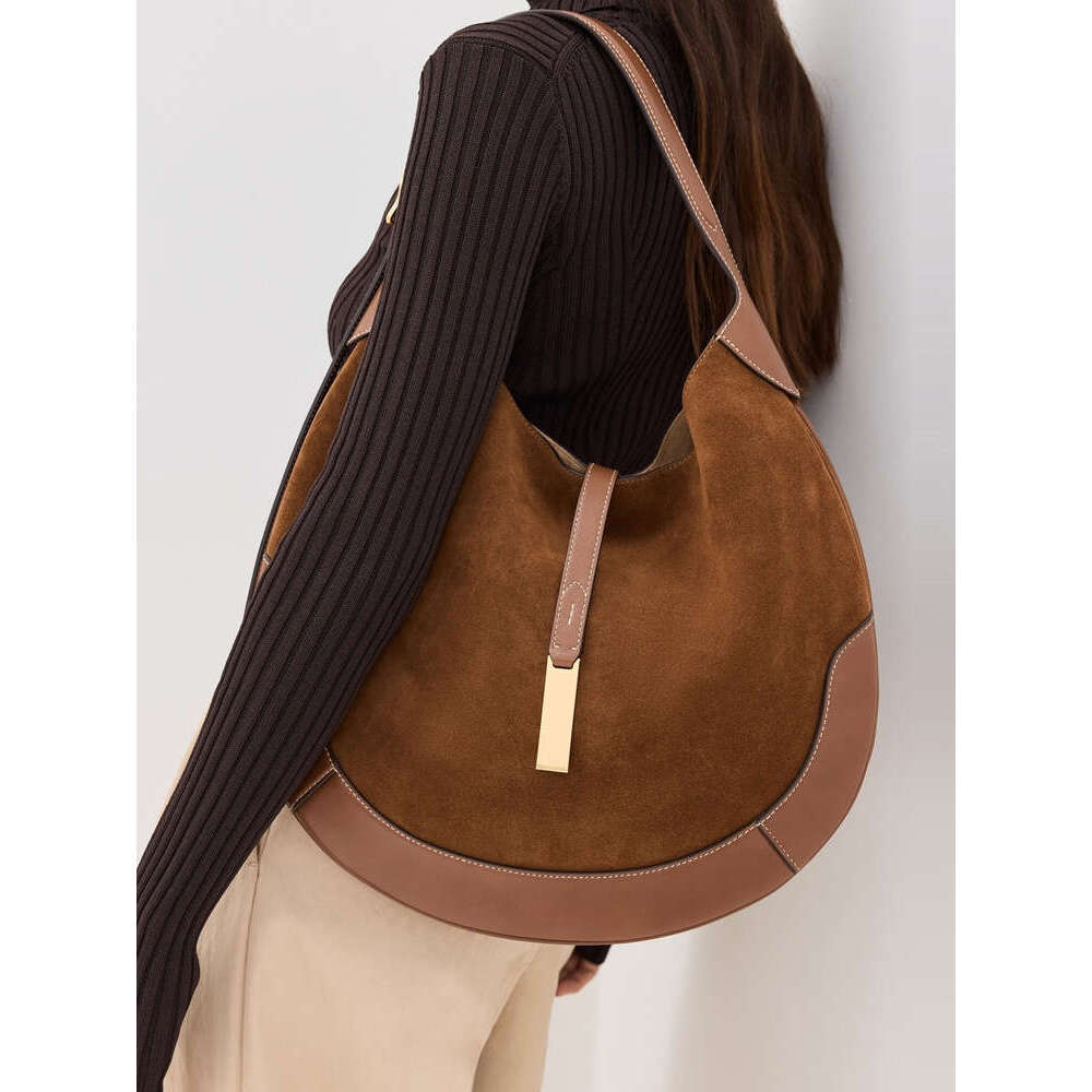 Contemporary Patterned Handbag Durable Multi-Functional Travel Companion