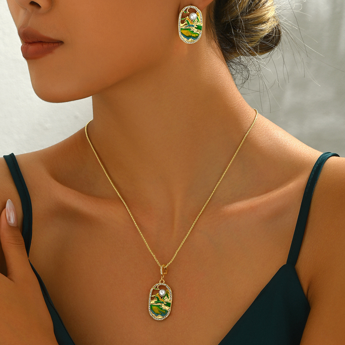 Fashion Women's Necklace And Earring Set Green Water Drop Oil Inlaid High-End Design Pearl Choker