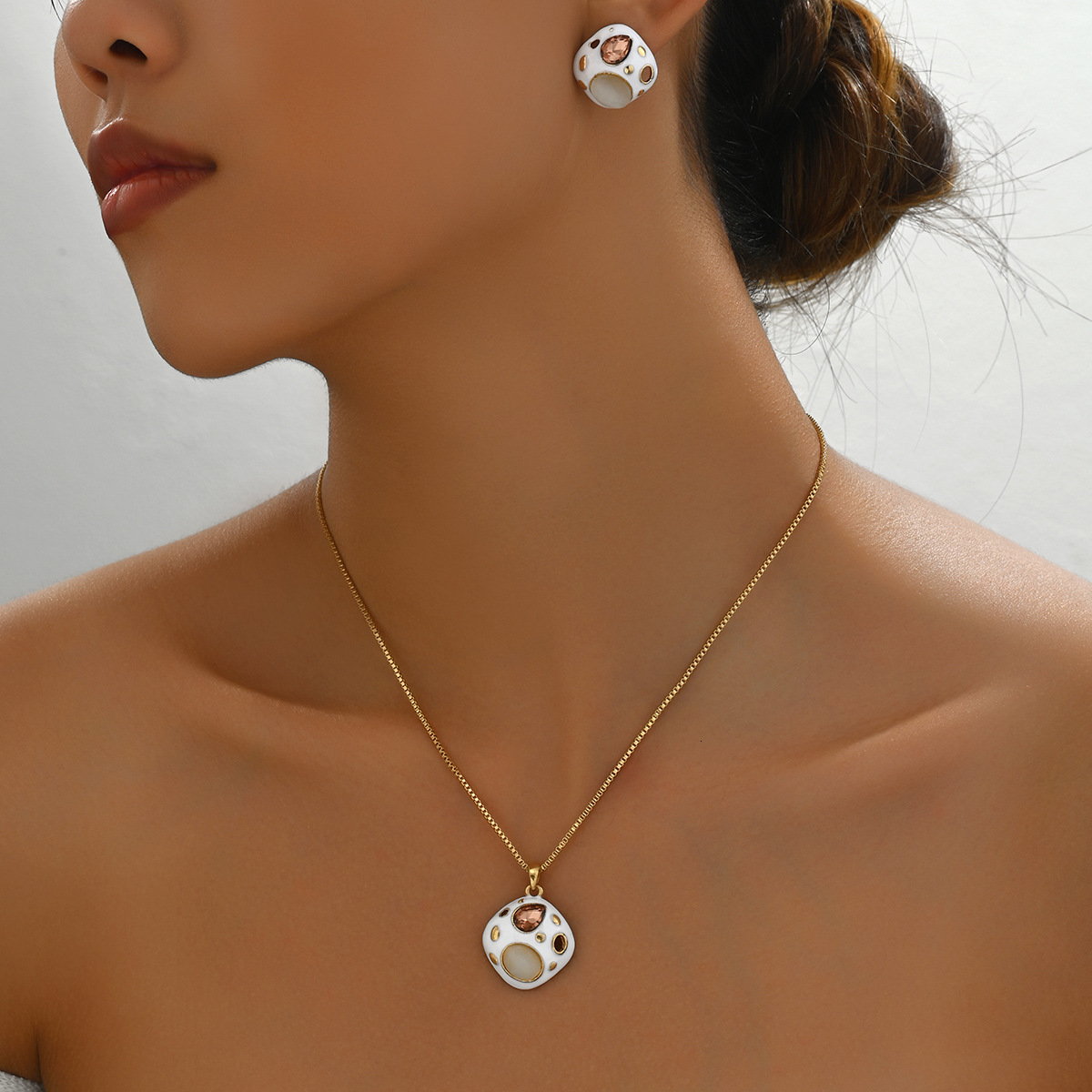 Minimalist Style Women's Necklace And Earring Set Inlaid Design Clavicle Chain Jewelry