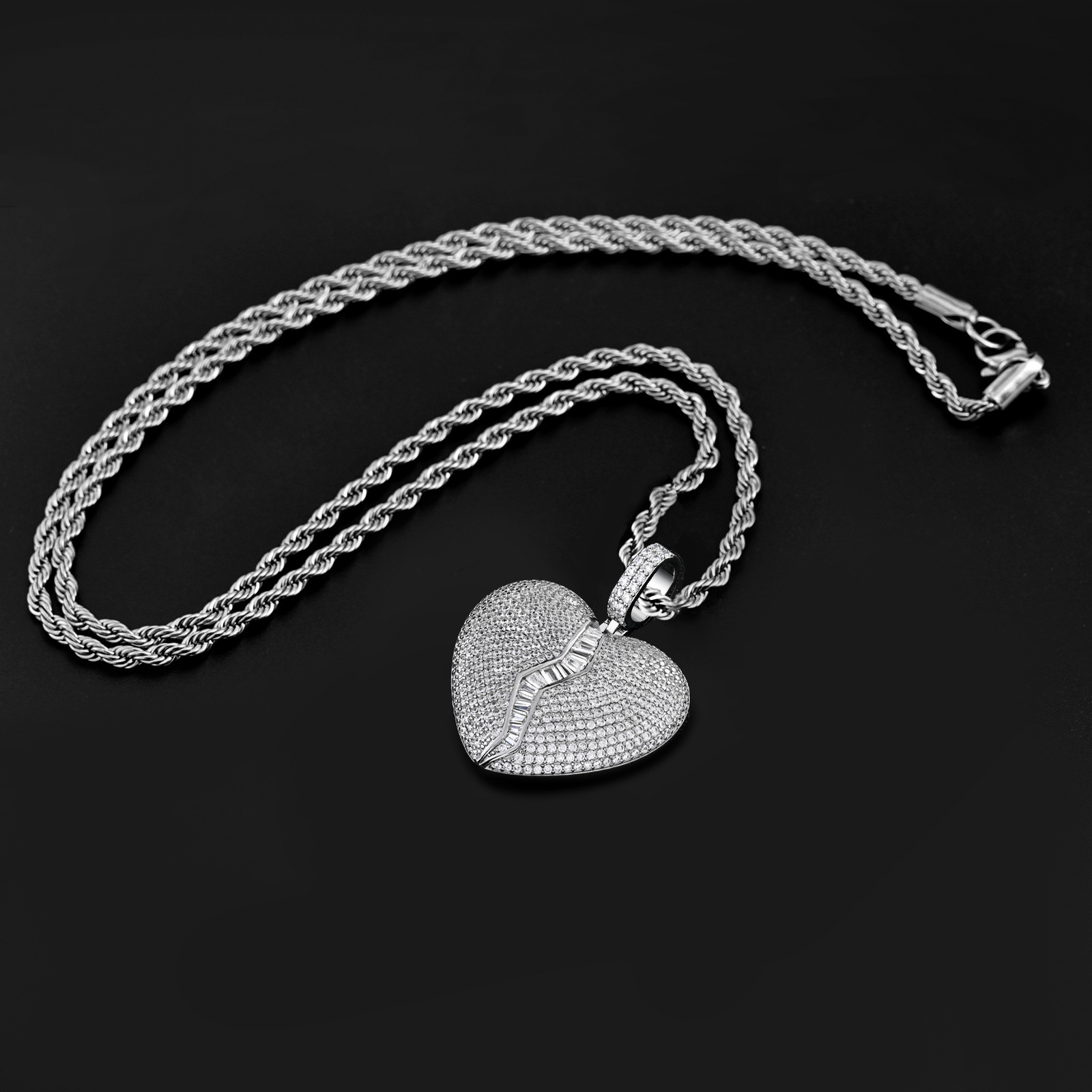 Luxury Hip Hop 3D Diamond Inlaid Heart Pendant Men's Niche Statement Necklace Pass the diamond tester