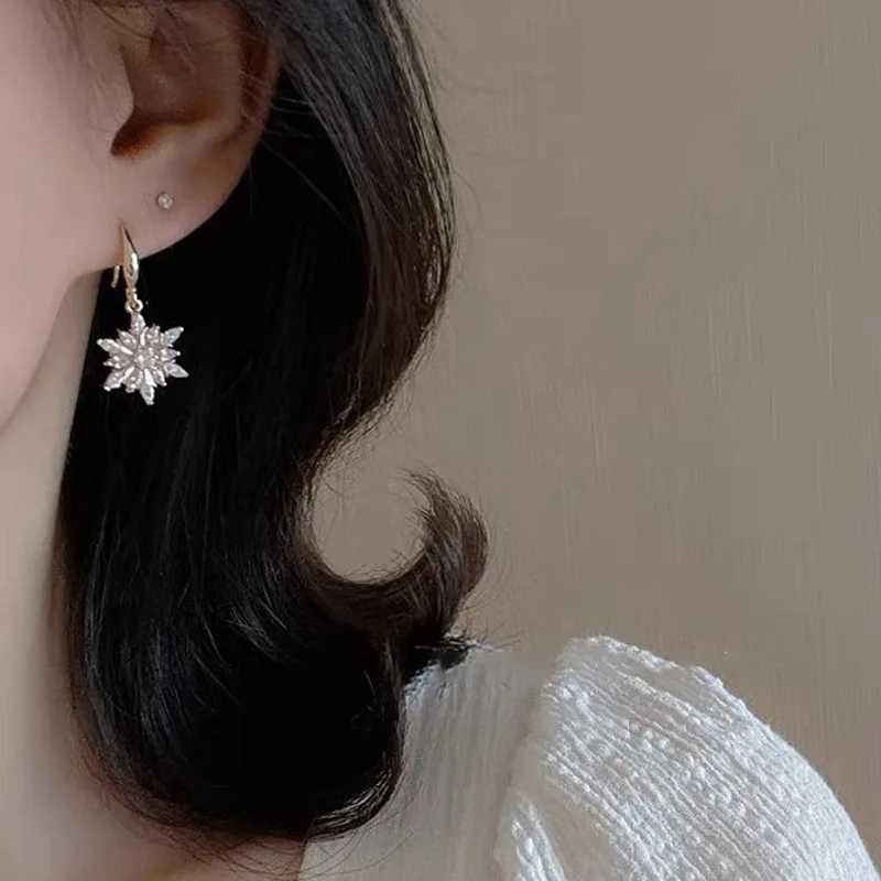 Luxury Rhinestone Snowflake Drop Earrings For Women Elegant Long Tassel Pearl Flower Earring New Year Birtay Jewelry GiftsXJ250623