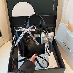 Korean Style Fashion Handheld Bucket 2025 New High-end Simple Shoulder Niche Trend Versatile Crossbody Bag