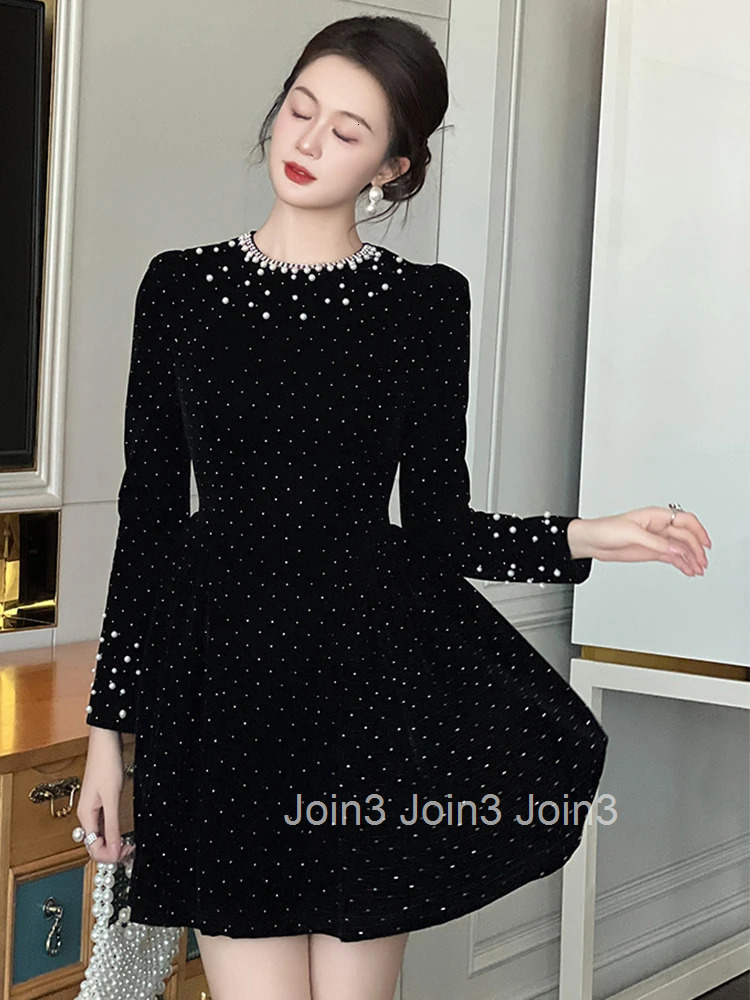 Women Clothes Elegant Luxury Sparkly Black Velvet Pearl O-Neck Slim Mini Short Dress Fashion Evening Party Prom Vestidos Casual