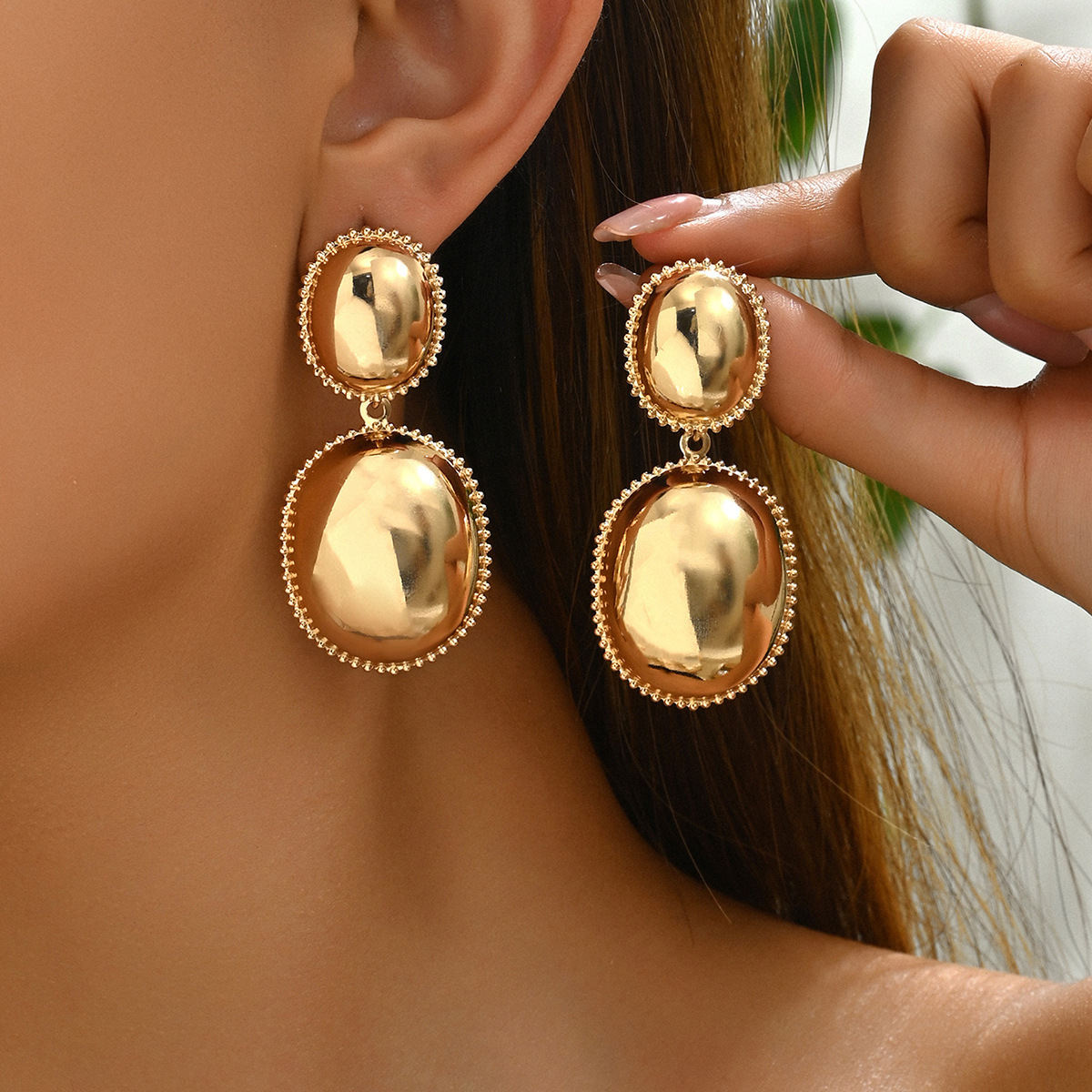 Light Style Women's Personality Fashion Round Ball Design Electroplated Alloy Stud Earrings For Women