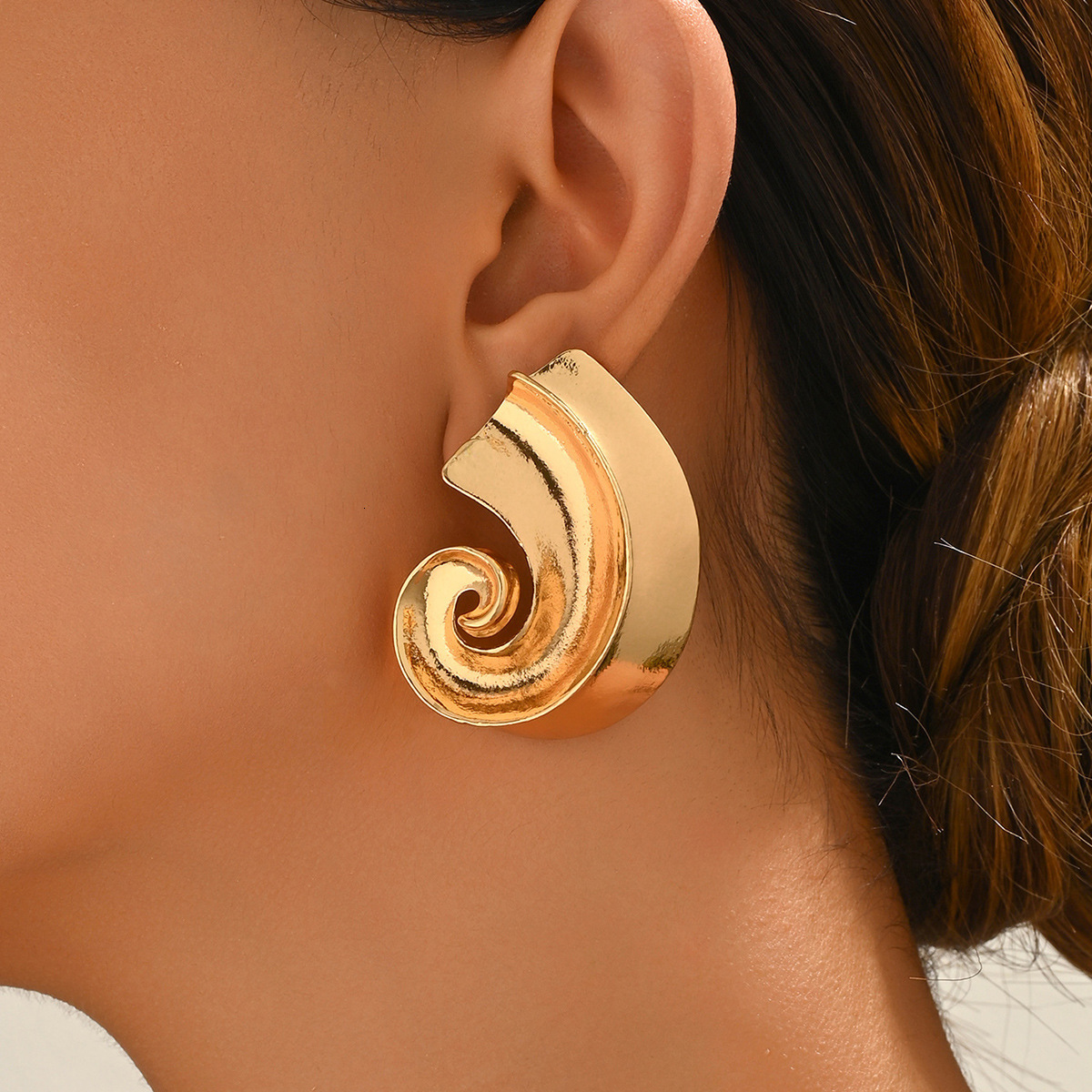Summer New Women's Spiral Conch Metal Design Sense Stud Earrings Jewelry
