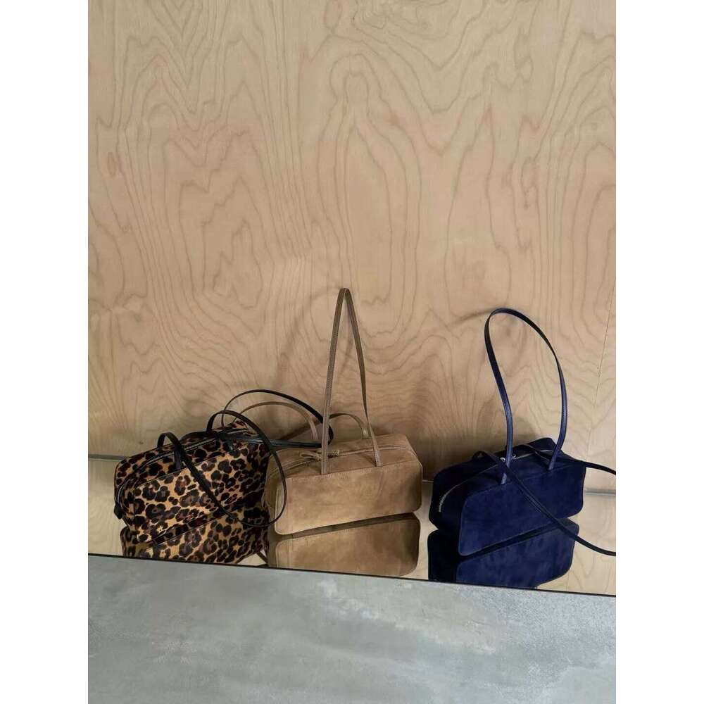 Niche Design Fashion First Layer Cowhide Simple Commuter Underarm Shoulder Bag
