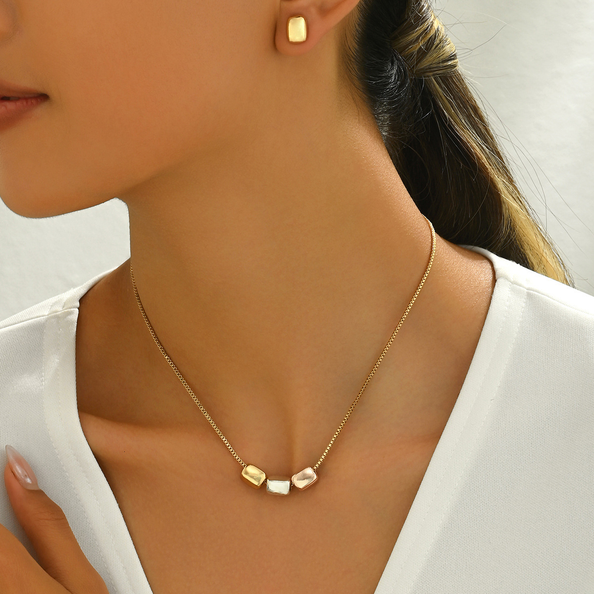 Light Necklace For Women, Unique Round Electroplated Design Earrings Set