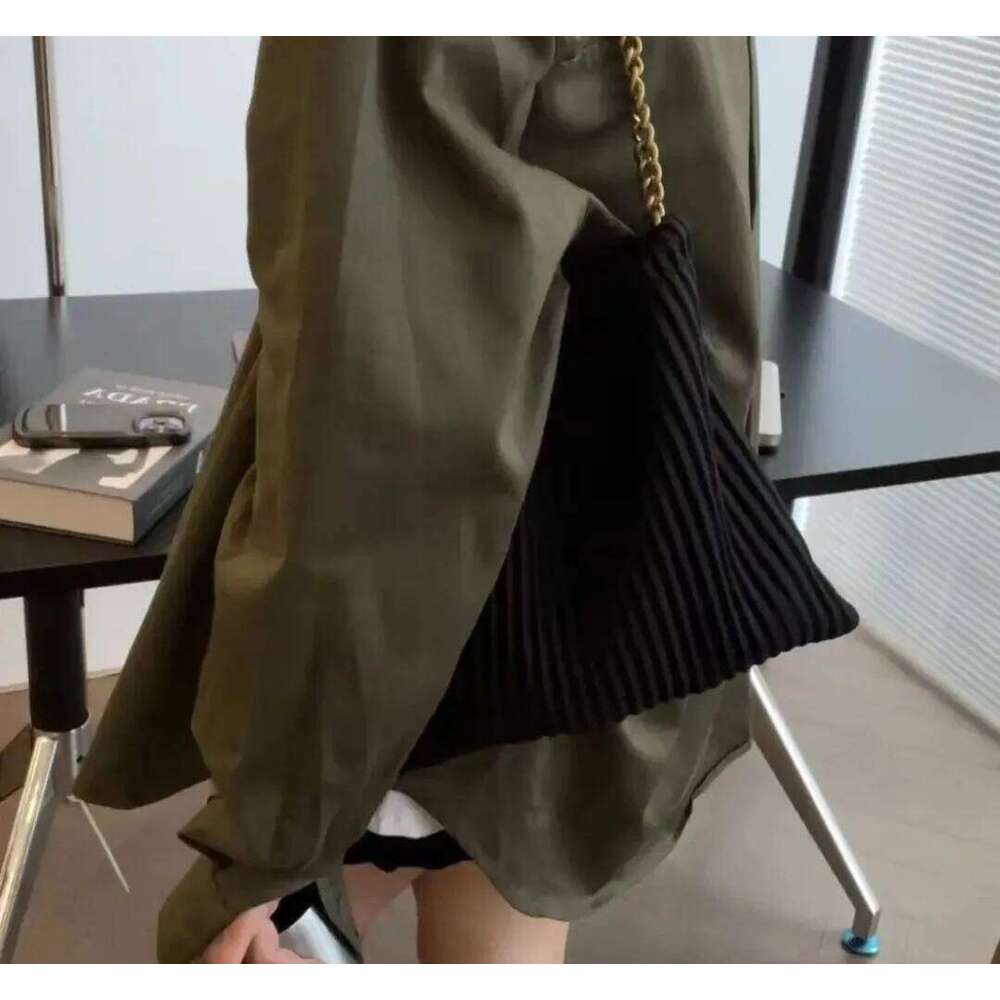 Women's Designer Handbag Women Fashion Pleated Bucket Crossbody Bags Cute Lady Soft Leather Shoulder Messenger Bag Coin Purse