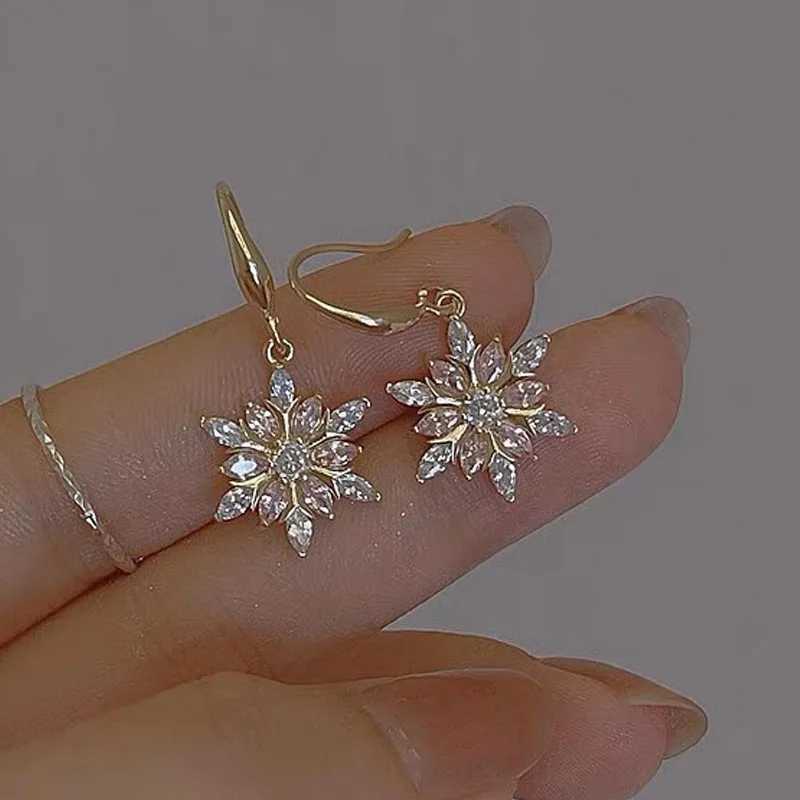 Luxury Rhinestone Snowflake Drop Earrings For Women Elegant Long Tassel Pearl Flower Earring New Year Birtay Jewelry GiftsXJ250623