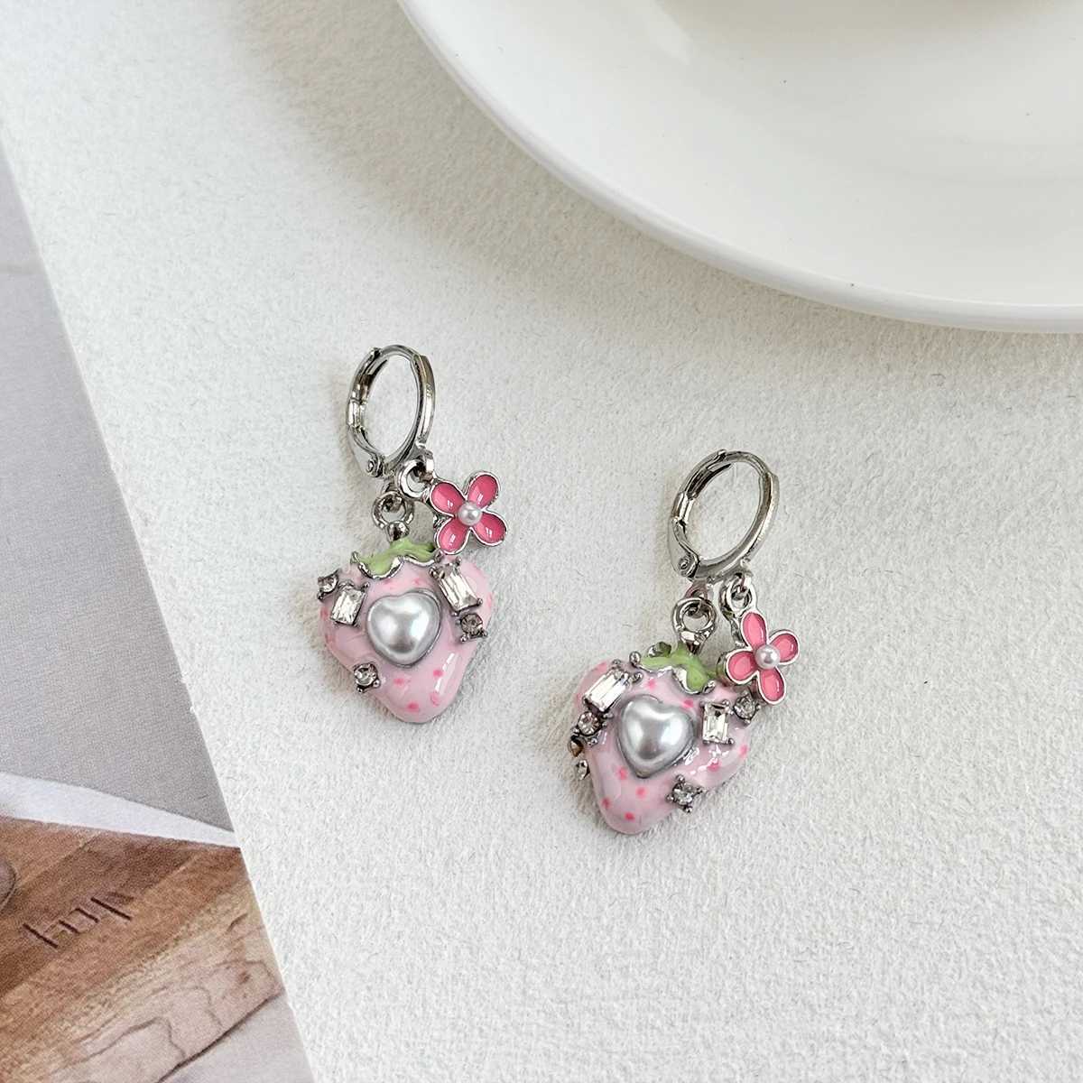 ly Pink Sterry Pearl Earrings for Women New Design Flower Pendant Silver Color Drop Earrings Wedding Jewelry GiftsXJ250623