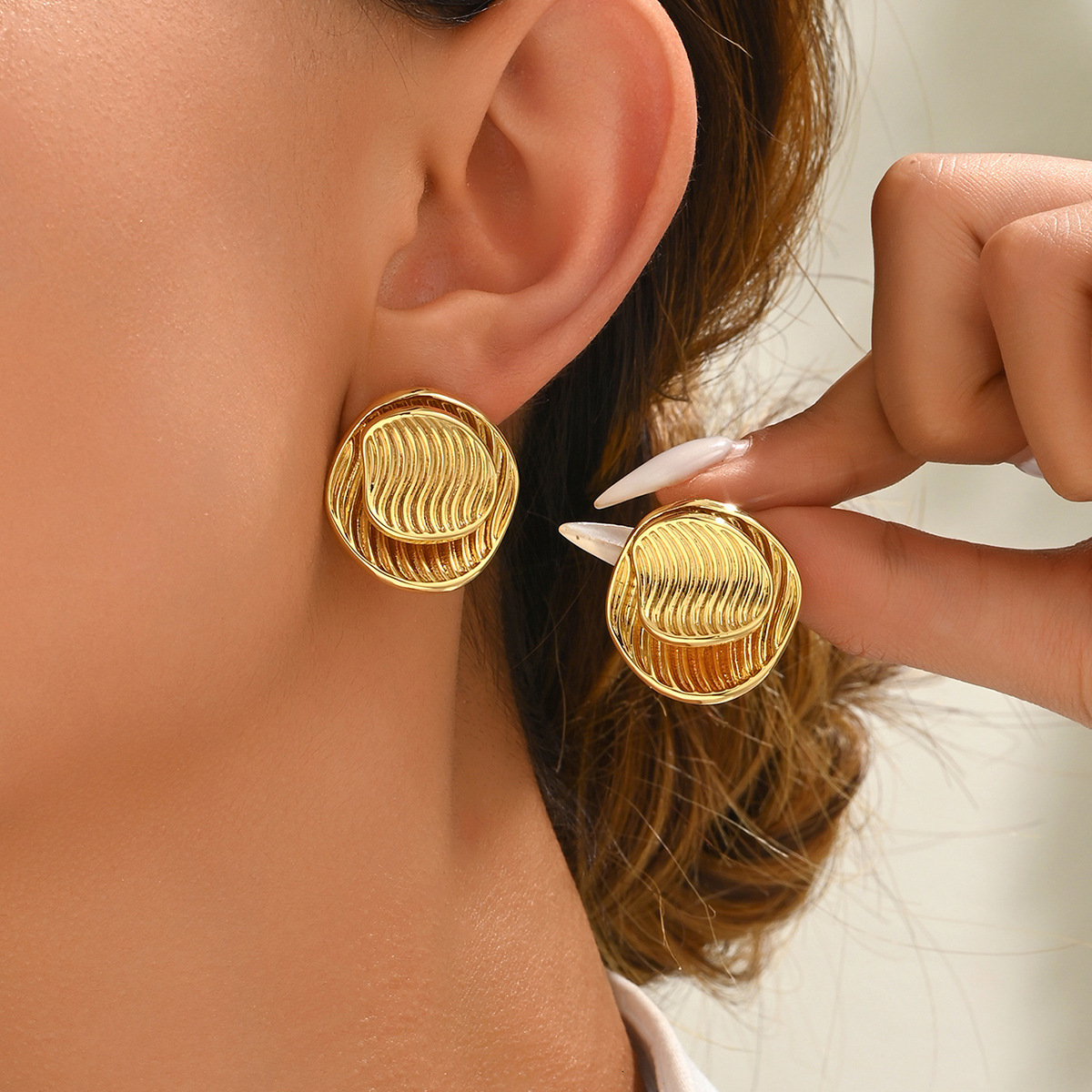 Minimalist Vintage Style Women's High-End Personality Round Wave Double-Layer Design Stud Earrings