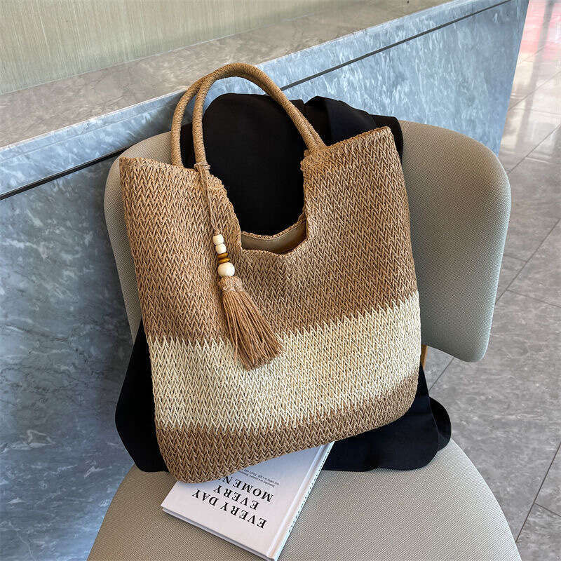 New Chinese Style Fashion Woven Straw for Women with Tassels Large Capacity Vacation Shoulder Tote Bag