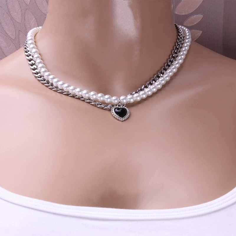 Titanium steel non-fading black heart necklace, ins pearl collarbone chain, neck chain, retro and versatile, elegant and trendy necklace