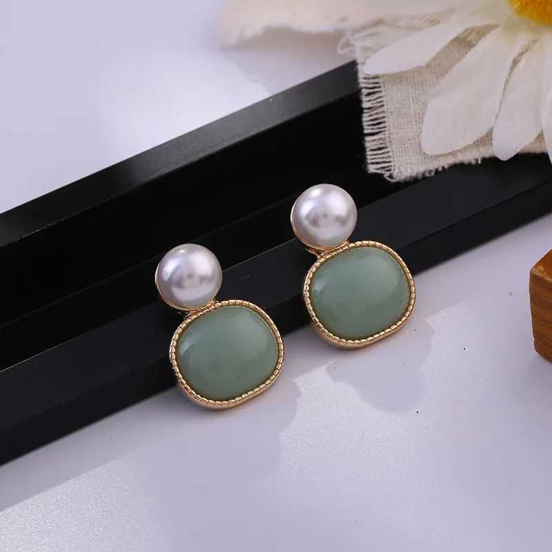Retro Simple Imitation Baroque Pearl Clip-on Earrings Vintage Round Resin Green Stone Clip Earrings Without Piercing for Women XJ250623
