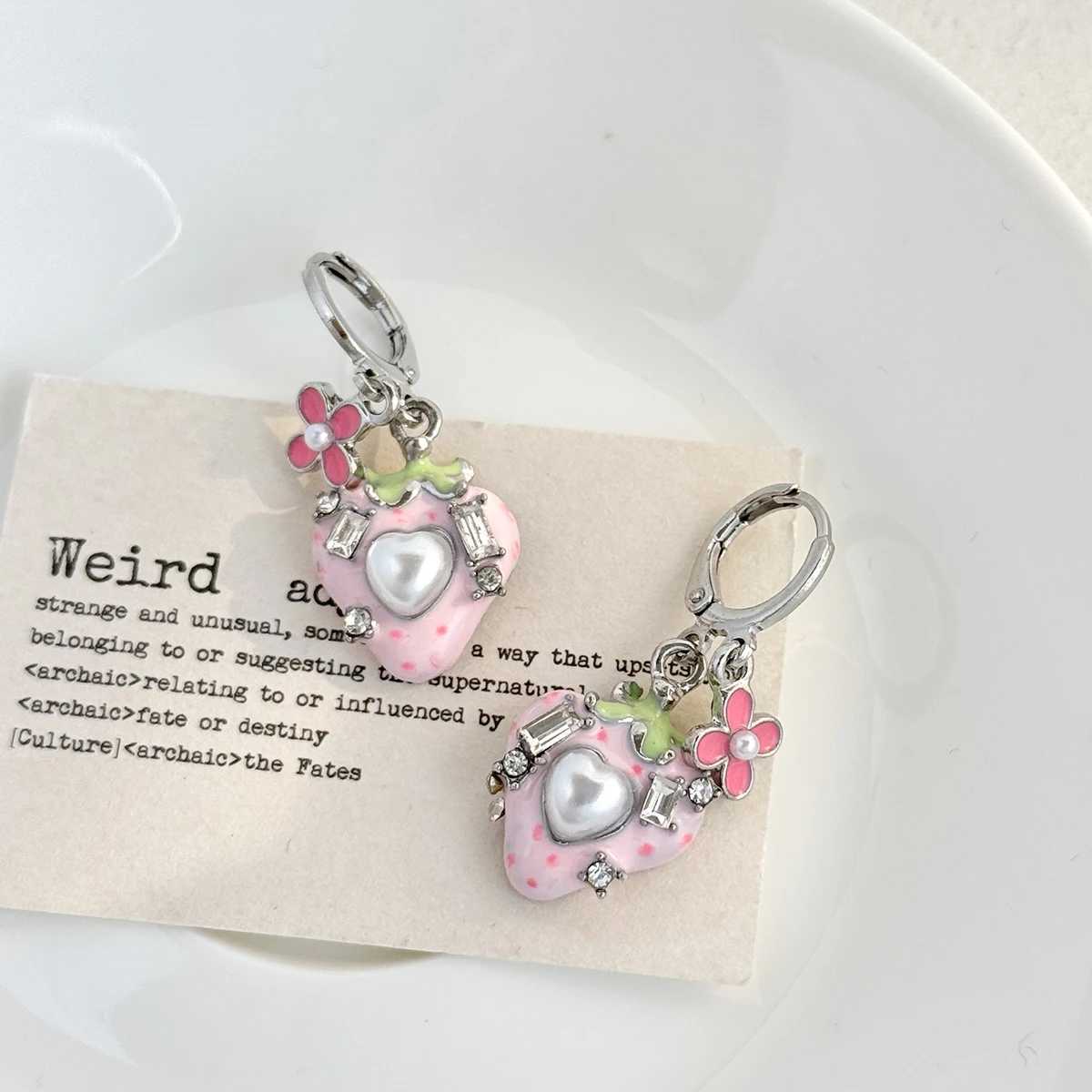 ly Pink Sterry Pearl Earrings for Women New Design Flower Pendant Silver Color Drop Earrings Wedding Jewelry GiftsXJ250623