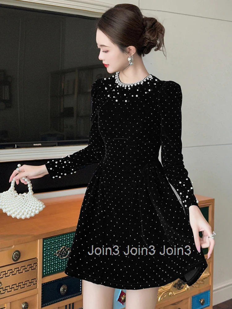 Women Clothes Elegant Luxury Sparkly Black Velvet Pearl O-Neck Slim Mini Short Dress Fashion Evening Party Prom Vestidos Casual