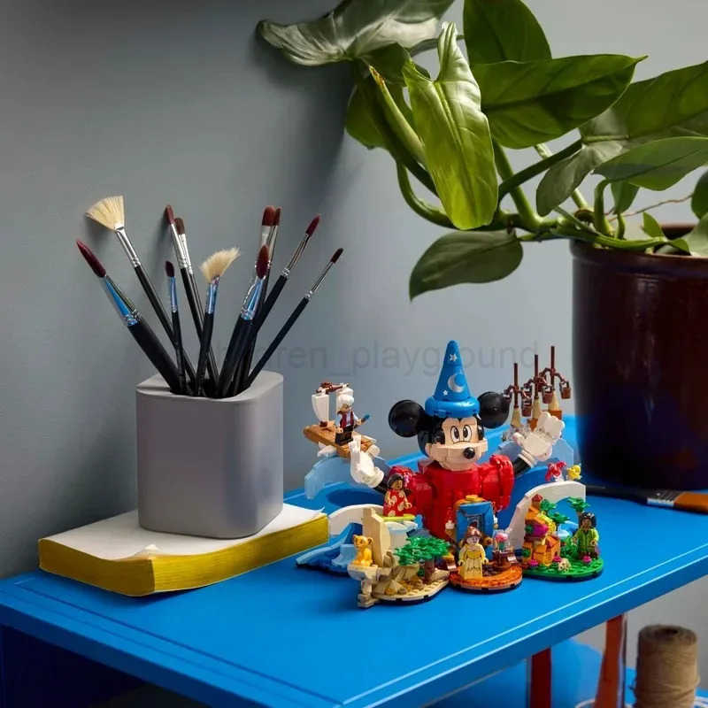 DISNEYHot Toys.20241103 PCS New Magic of Disney Legoing 21352 for Aged Birthday Christmas Gift Mickey Mouse in His Sorcerers W250623