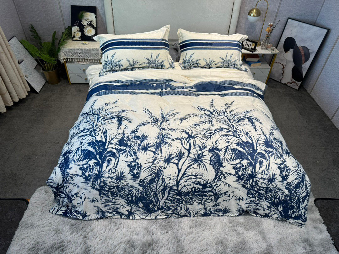 Comfortable Four-Piece Lightweight Milk Fabric Bedroom Linen Ensemble Ideal for Cooler Seasons