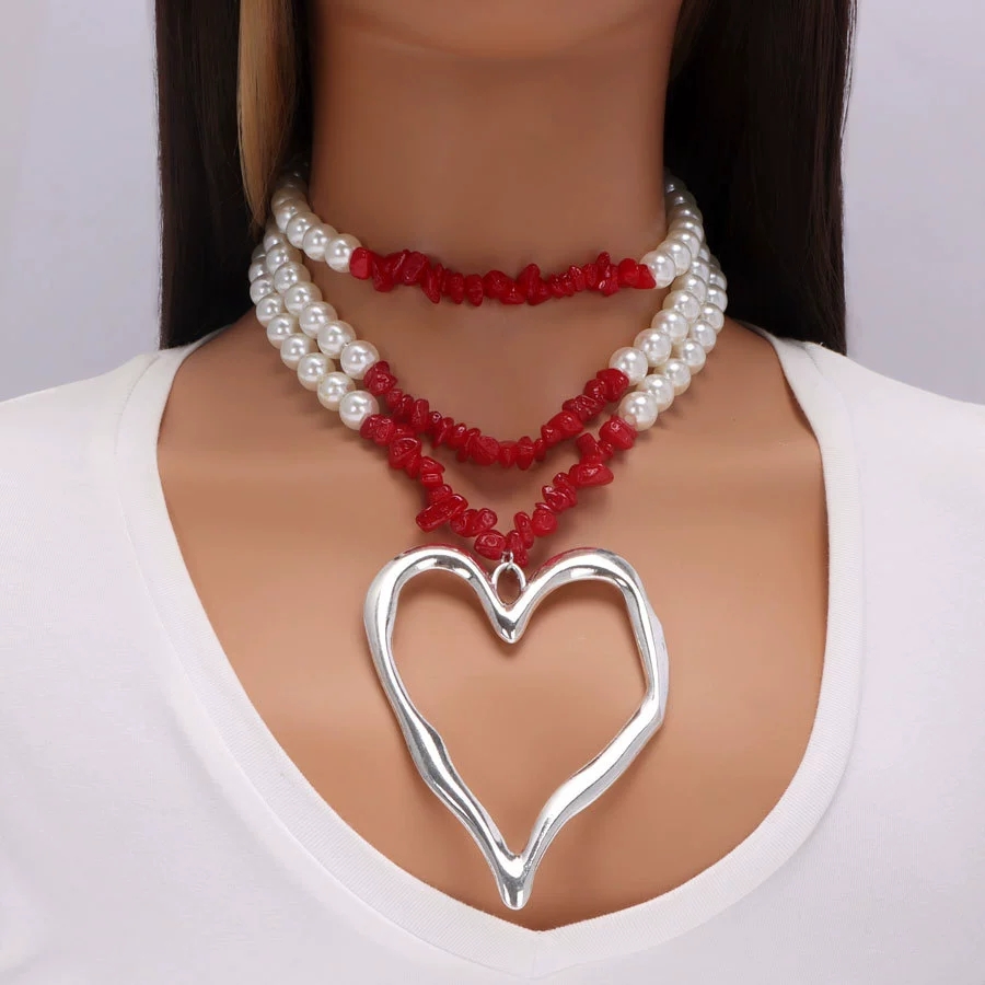 Pearl multi-layered large heart pendant, turquoise necklace, fashionable and exaggerated design sense, collarbone chain, spicy girl personality neckla