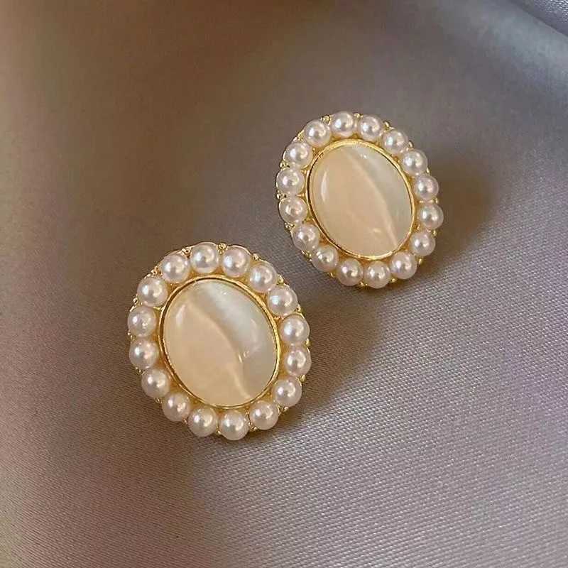 Baroque Opal Oval Imitation Pearl Stud Earring for Women French Retro Elegant Korean Sweet Ear Wedding Party Jewelry Gift XJ250623