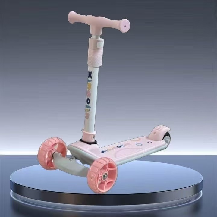 Child-Friendly Foldable Scooter: Wide Pedals for Enhanced Stability and Super Strong Load Capacity