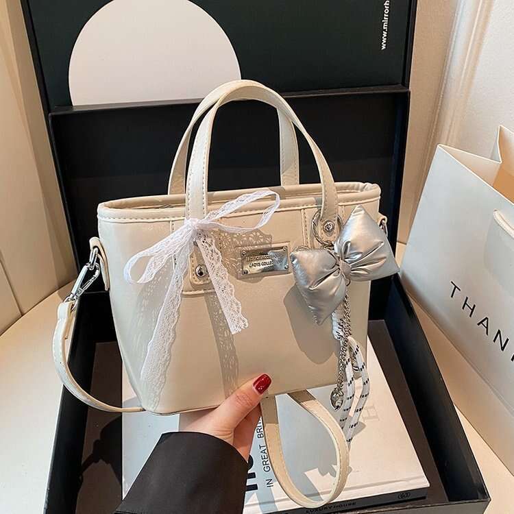 Korean Style Fashion Handheld Bucket 2025 New High-end Simple Shoulder Niche Trend Versatile Crossbody Bag