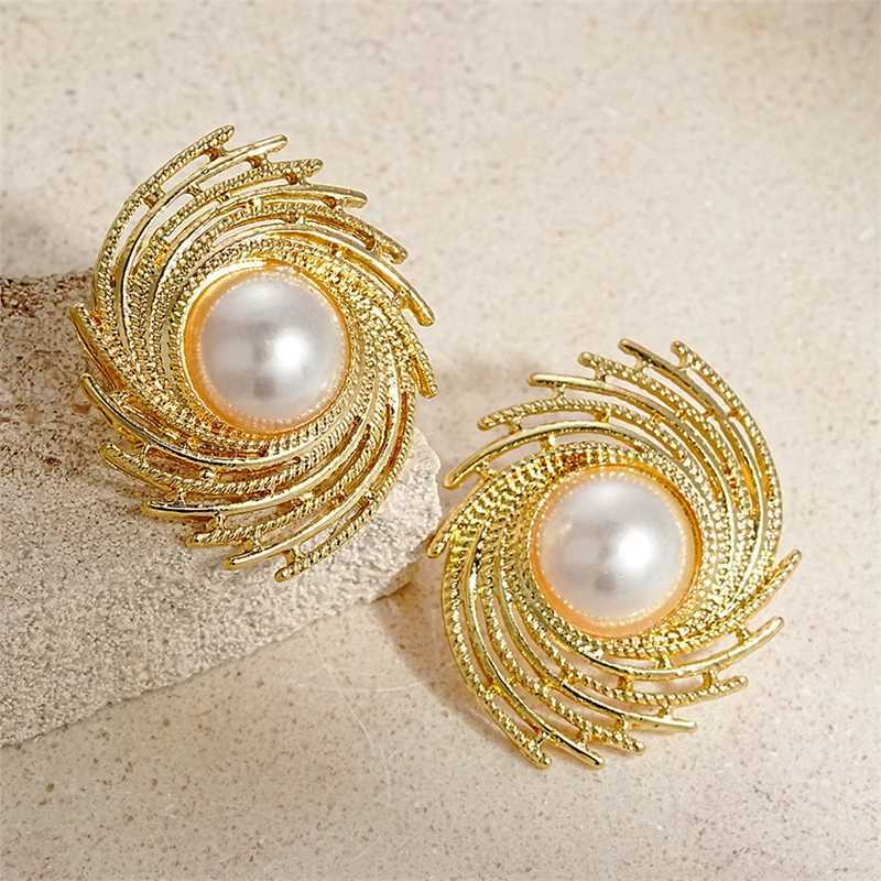 2025 New Train Fireworks Dangle Earrings for Women Elegant Pearl Beads Middle Gold Color Metal Irregular Female Unusual Earrings XJ250623