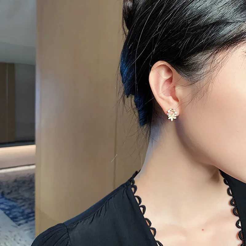 Tren Flower Butterfly Women Stud Earrings Bling Shining Rhinestone Crystal Earrings Wedding Party Jewelry Korean Style XJ250623