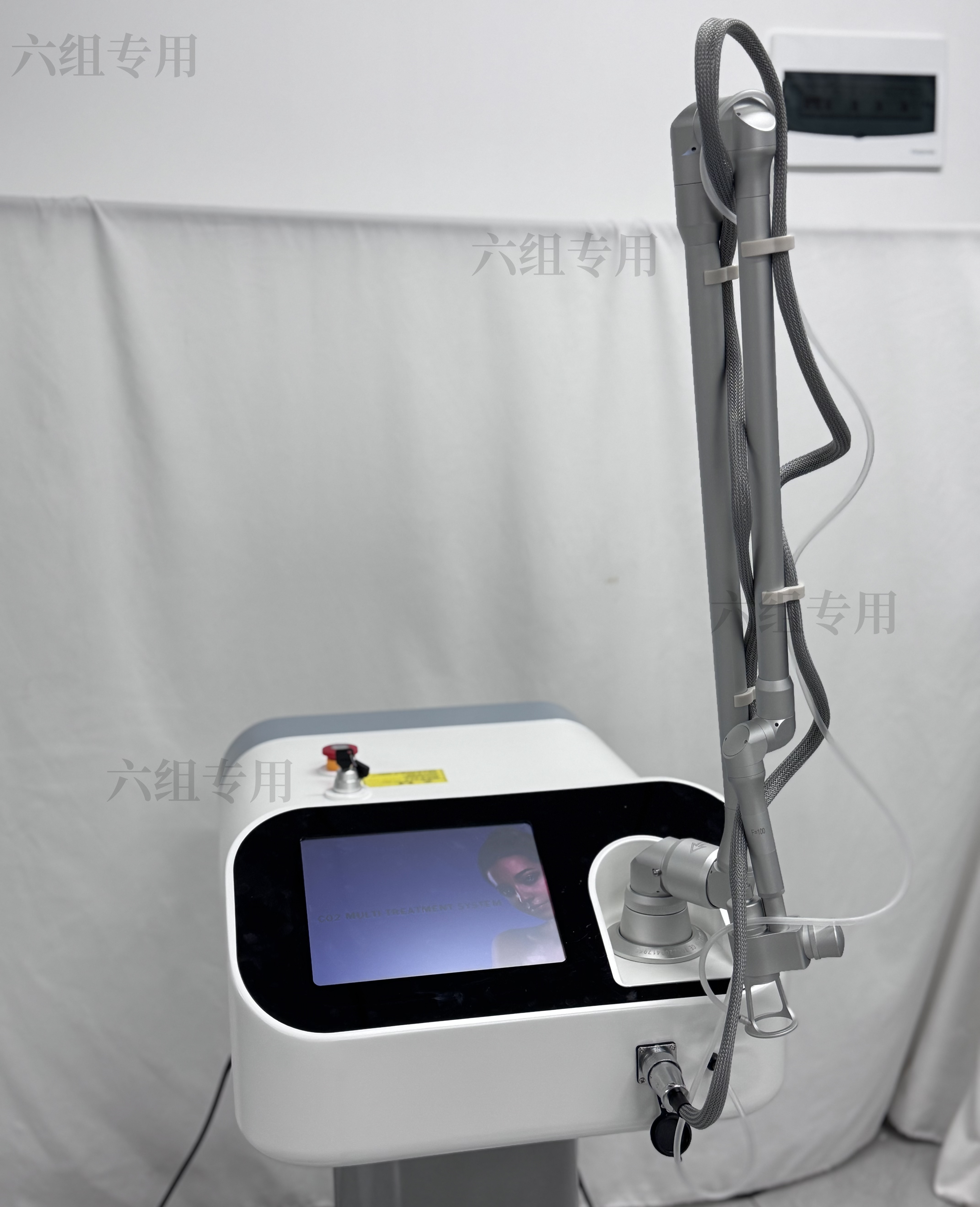 Fractional CO2 Laser Beauty Machine for Deep Skin Renewal, Acne Scar Treatment, Stretch Mark Removal and Wrinkle Reduction