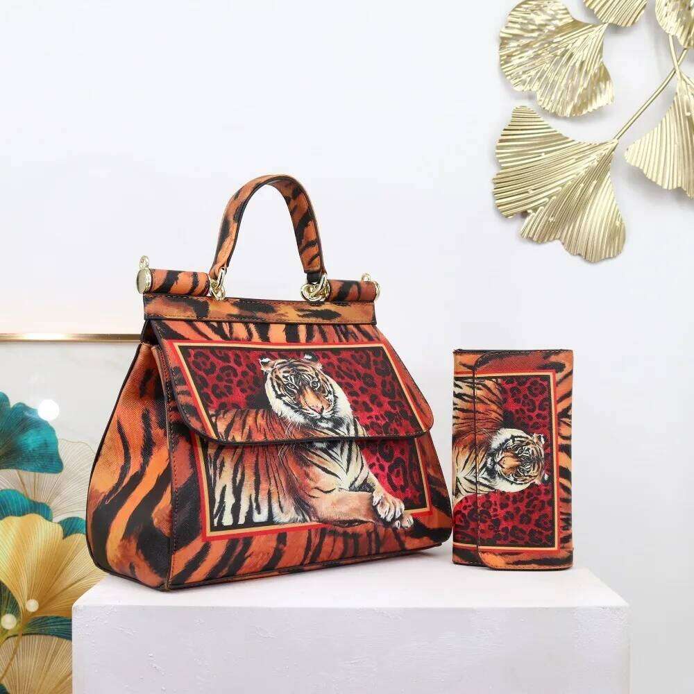 European And American Fashion Printed Letter Wallet Shoulder Retro Classic Pattern Women's Crossbody Bag