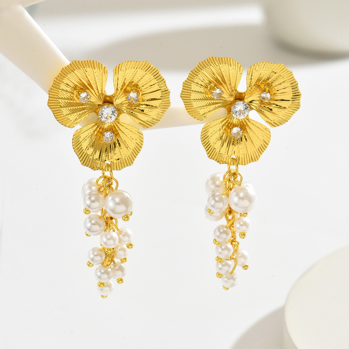 Temu Style Women's Personality Floral Inlaid Pearl Design Stud Earrings Ear Jewelry