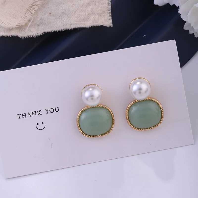 Retro Simple Imitation Baroque Pearl Clip-on Earrings Vintage Round Resin Green Stone Clip Earrings Without Piercing for Women XJ250623