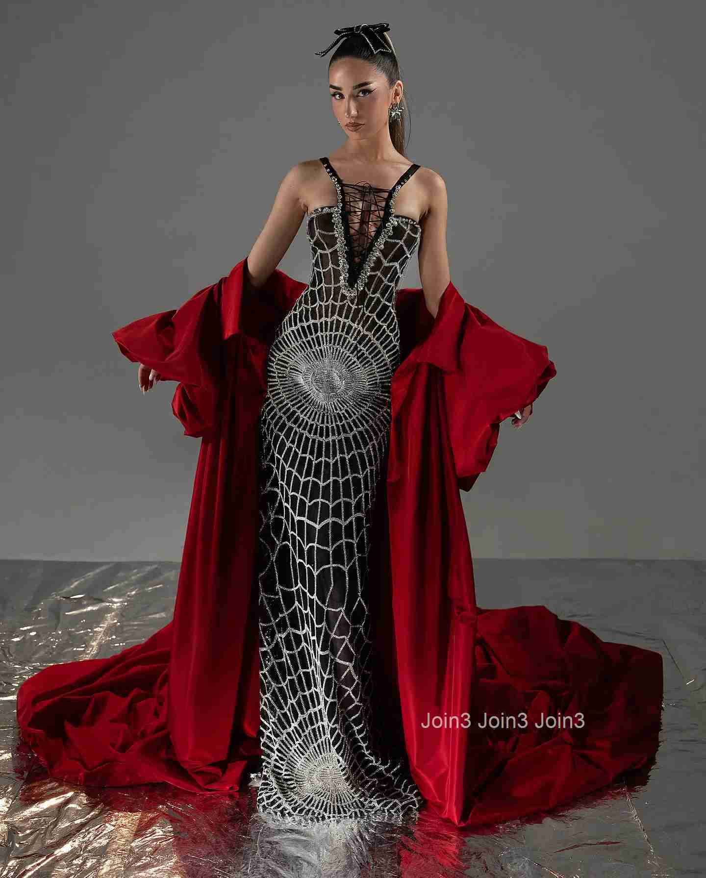 Elegant Black White Beaded Evening Gown with Spider Web Sequins Design Sweetheart Neckline Formal Party Dress for Gala Ball