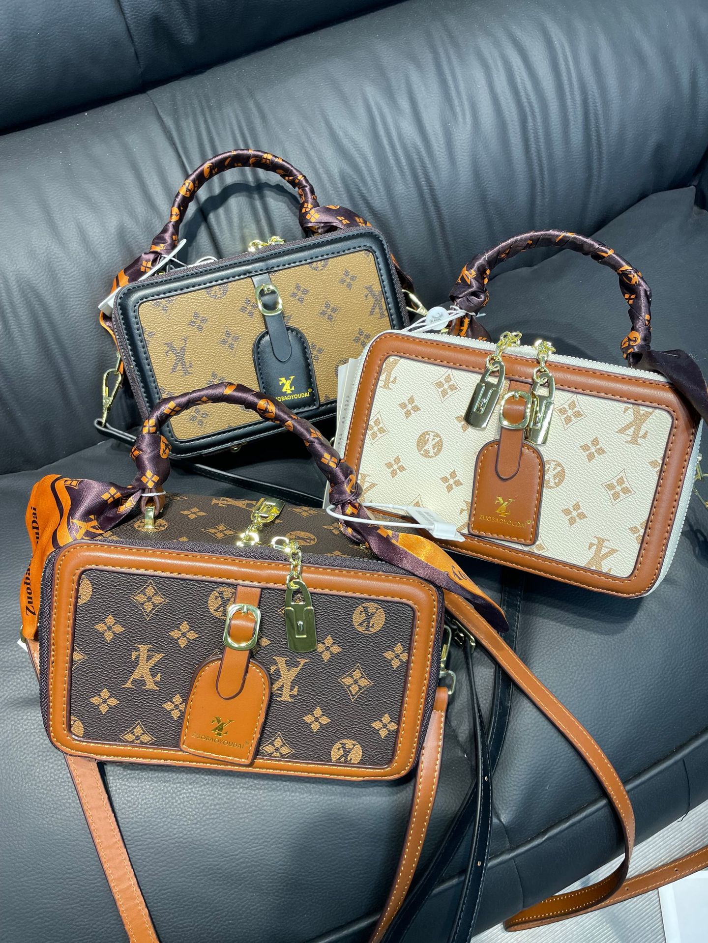 Designer bags, scarves, boxes, handbags, 2025 early spring retro fashion hand-held bags, niche brand single-shoulder crossbody women's bags, Free