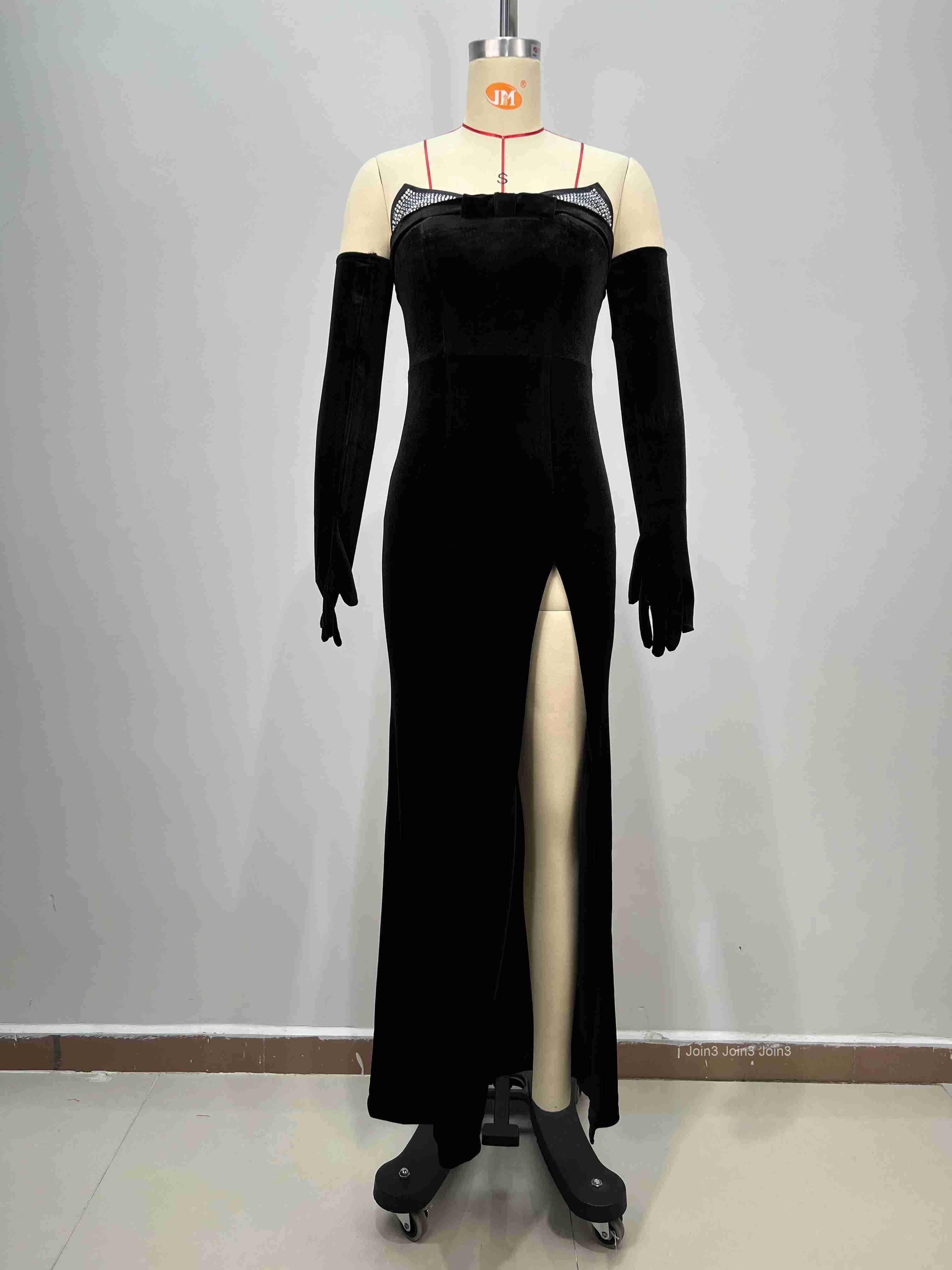 Elegant Black Velvet Evening Gown Off-Shoulder Long Sleeve High Slit Fitted Dress for Gala Party Banquet