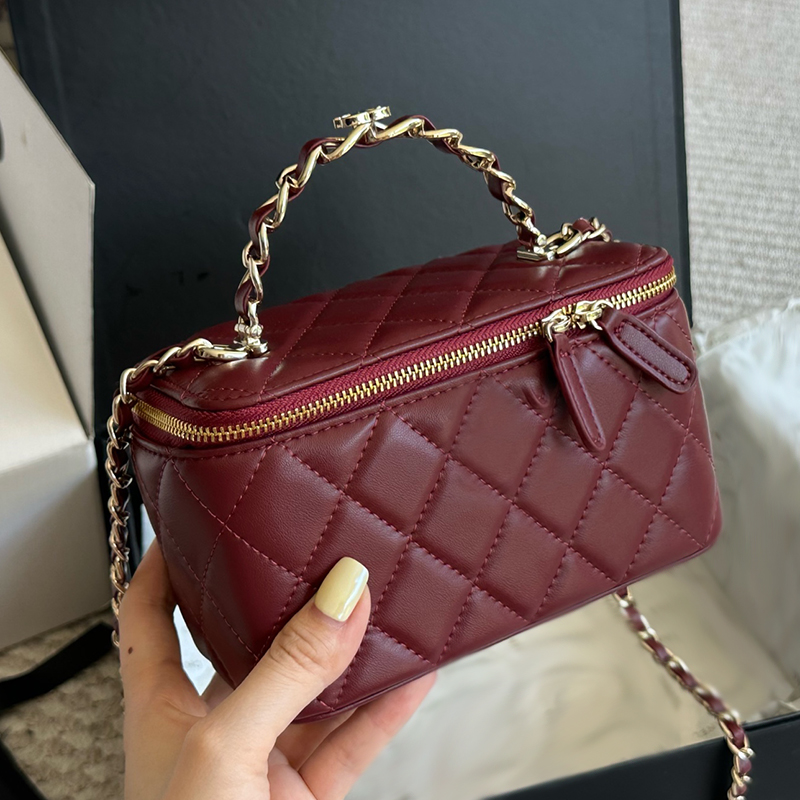 Women Luxury Square Makeup Bag Cases with Letters Decoration Handle Quilted Leather Golden Hardware Matelasse Chain Cosmetic Bags Cross Card Handbag Mirror 16cm