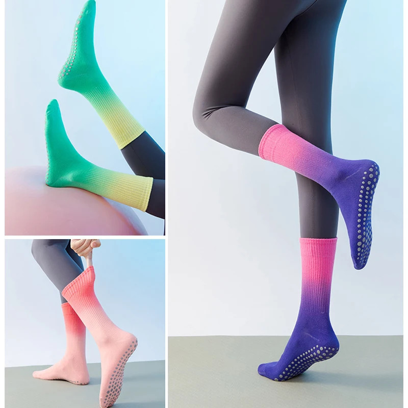 2 Pairs Gradient Yoga Socks for Women Sports Socks Cotton Mid-tube Towel Non-slip Grip Indoor Fitness Crew Gym Pilate Socks 250619
