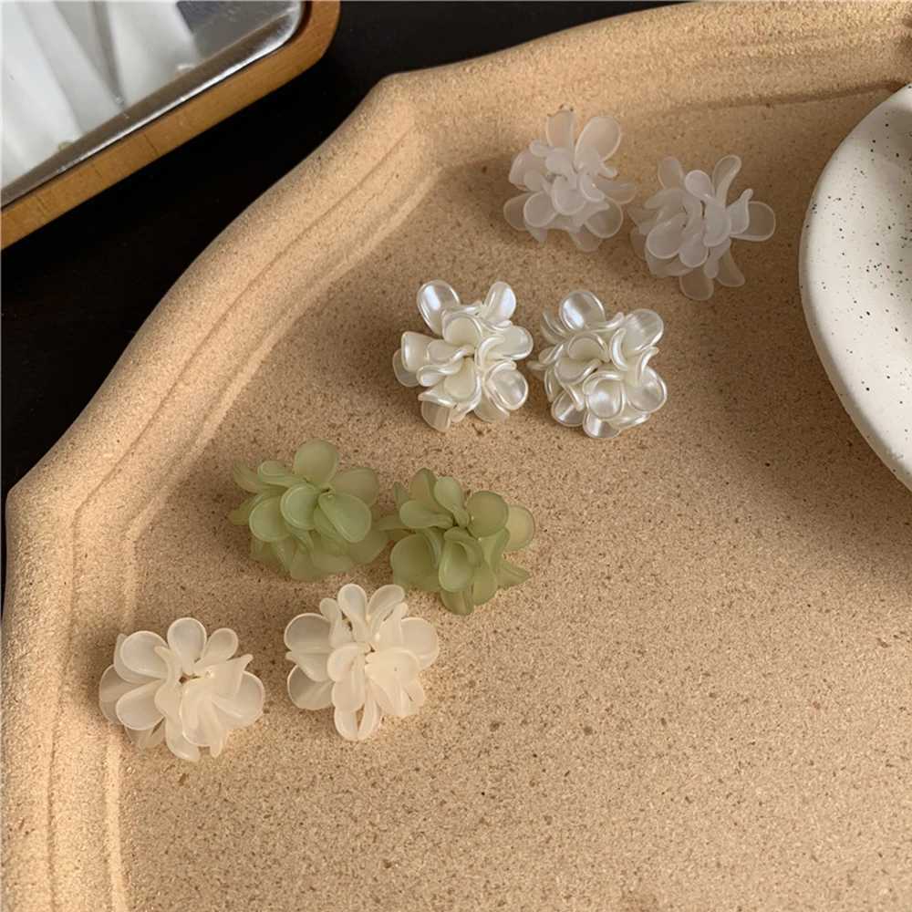 New Fashion Korean Sweet Resin Holiday Flower Stud Earrings For Women Fashion Elegant Acrylic Earrings Party Jewelry XJ250623