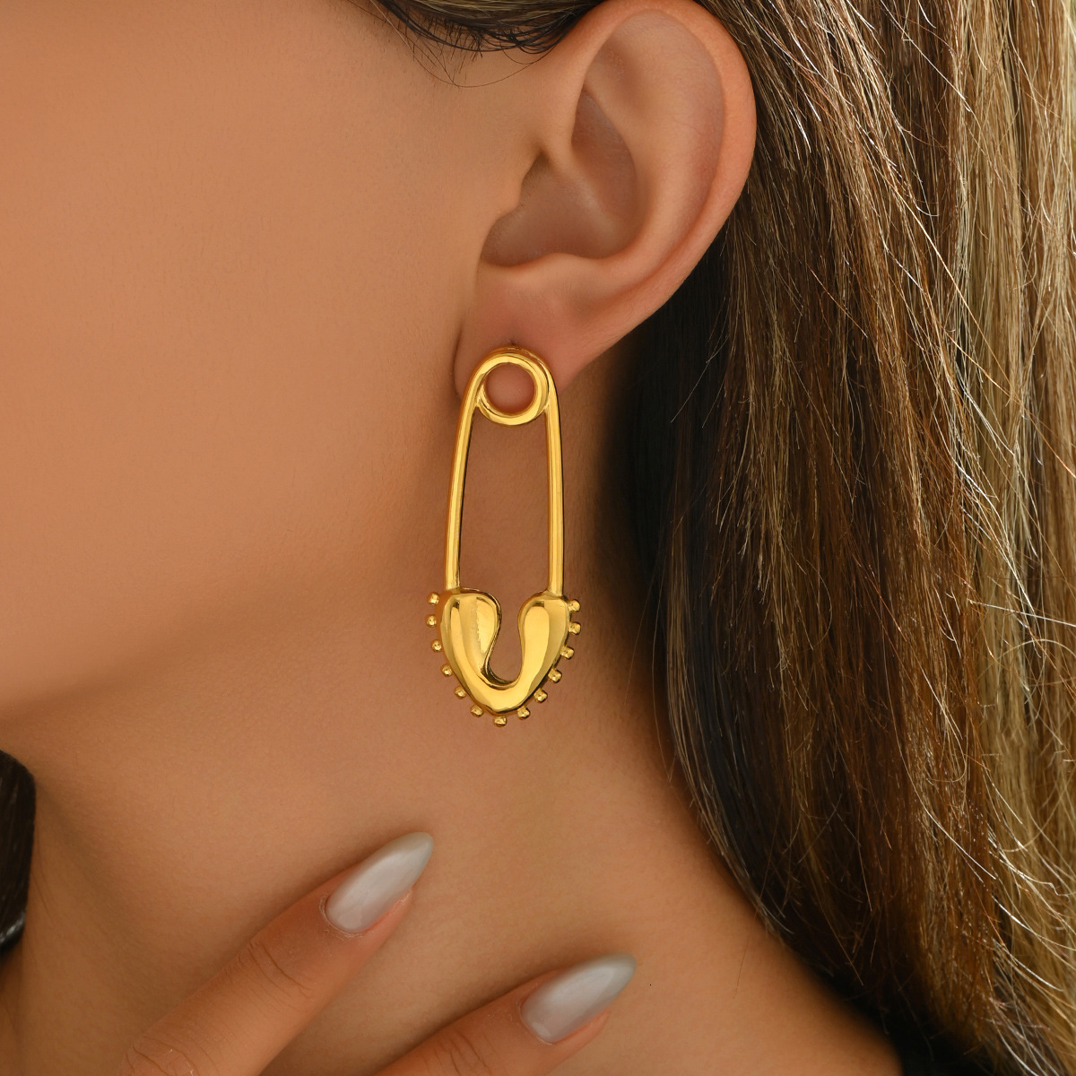 New Women's Heart Pin Design Stud Earrings Light Ear Jewelry